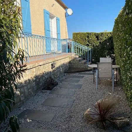 לינה וארוחת בוקר Chez Nanie