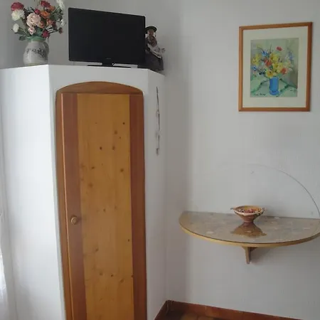 לינה וארוחת בוקר Chez Nanie 3*