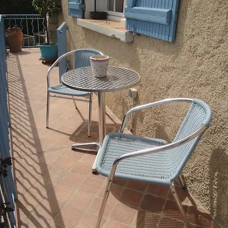 Chez Nanie לינה וארוחת בוקר 3*